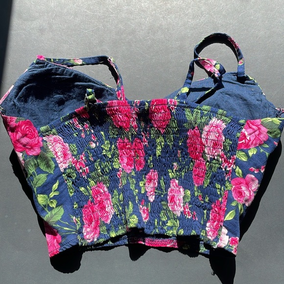 Floral Crop Top - Picture 2 of 3